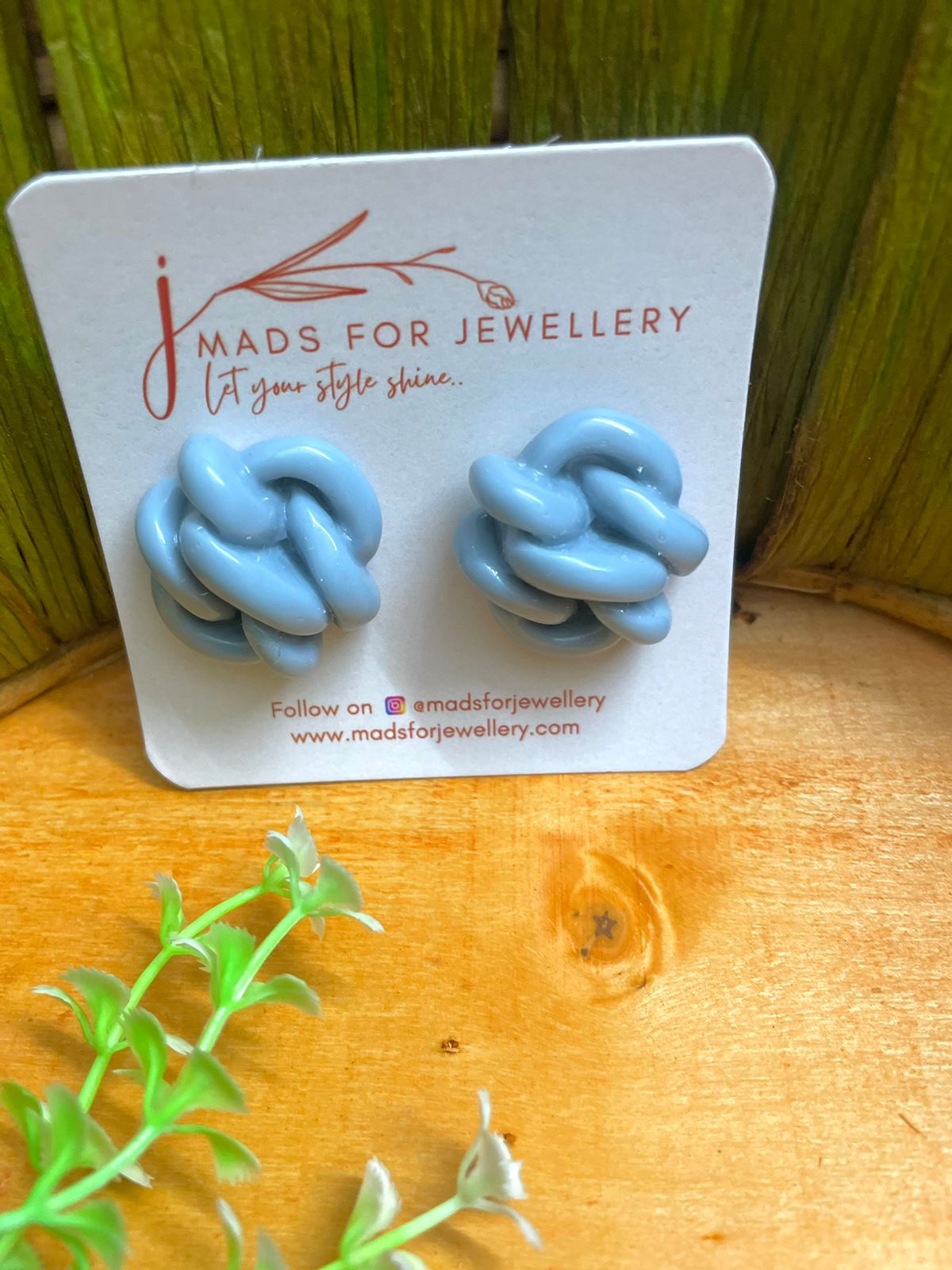 Trendy cute knot studs